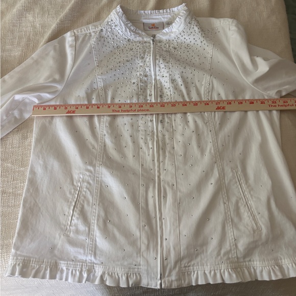 Quacker Factory White Studded Ruffle Jean Jacket Women’s Large Style #A261709 - Picture 7 of 11